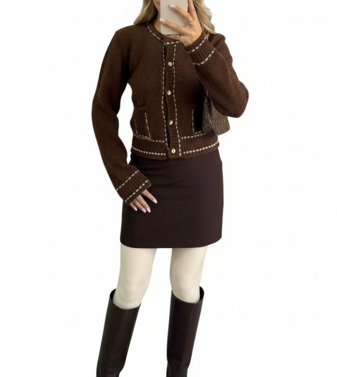 کاردیگان بافت زنانه قهوهای -مدل دکمهدار با دوخت تزئینی